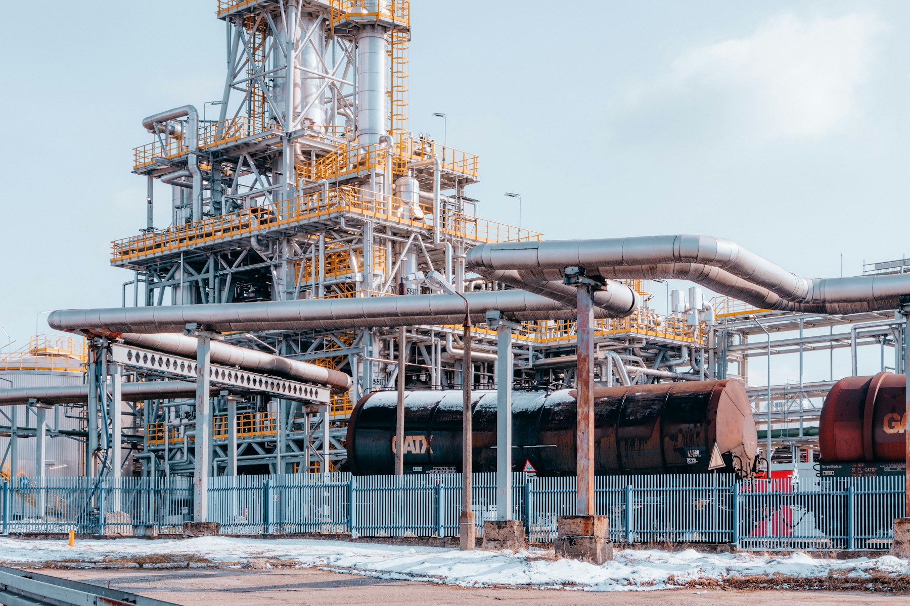 Industrial refinery complex with pipes and processing structures